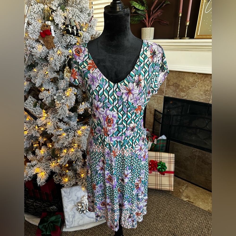 LASCANA Floral AOP V-Neck Dress. Women’s size 8.